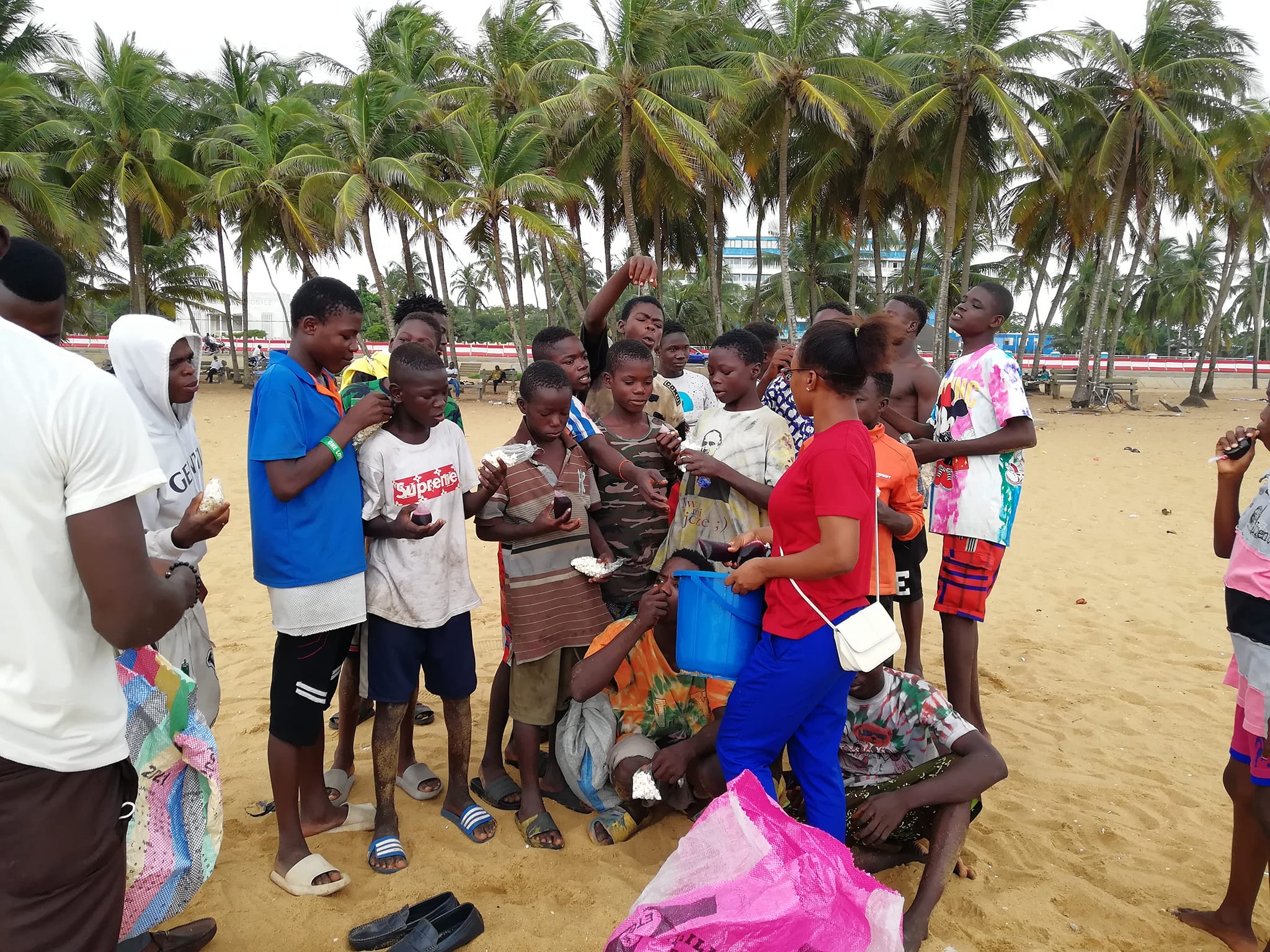 Lire la suite à propos de l’article 16 juin 2022 : Journée de l’Enfant Africain : Un moment récréatif et éducatif à la plage avec les enfants en situation de rue