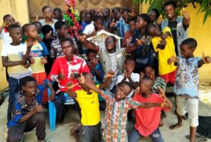 Lire la suite à propos de l’article Célébration de Noël avec les enfants en situation de rue – CANREV