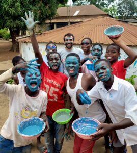 Lire la suite à propos de l’article SOLIDARITÉ SOUS LA LUMIÈRE DE NOËL